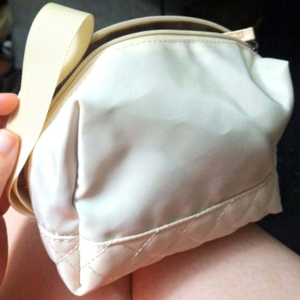 white Dimond stitched pattern fabric makeup bag